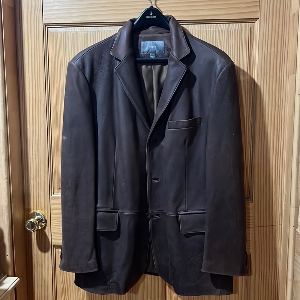 Men’s dark brown leather sports coat, size 44r.